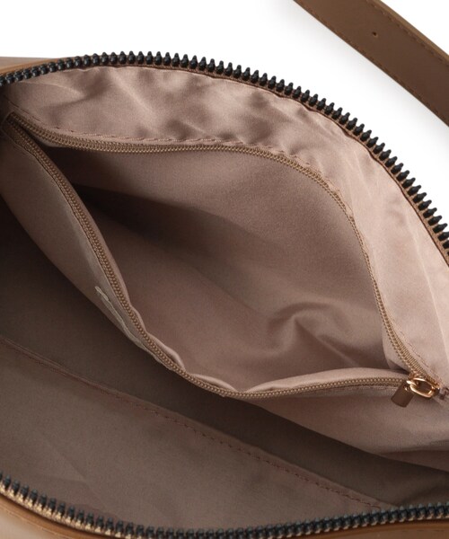 SHOO・LA・RUE（シューラルー）の「ヨコナガボックスショルダーバッグ（ショルダーバッグ・レディース・キャメル/ブラック・00）」の15枚目の写真