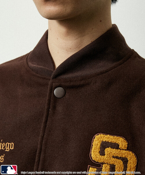 MLB（メジャーリーグベースボール）の「MLB/メジャーリーグベースボール 別注 STUDIUM JACKET/フェイクレザースタジャン(限定展開)（ブルゾン・メンズ・ブラック系その他2/ブラック系その他/ネイビー/ブラウン・SMALL/MEDIUM/LARGE）」の17枚目の写真