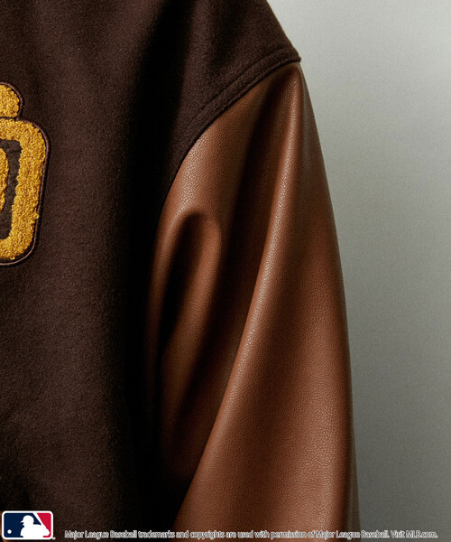 MLB（メジャーリーグベースボール）の「MLB/メジャーリーグベースボール 別注 STUDIUM JACKET/フェイクレザースタジャン(限定展開)（ブルゾン・メンズ・ブラック系その他2/ブラック系その他/ネイビー/ブラウン・SMALL/MEDIUM/LARGE）」の20枚目の写真