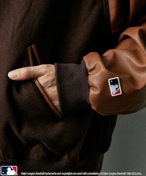 MLB（メジャーリーグベースボール）の「MLB/メジャーリーグベースボール 別注 STUDIUM JACKET/フェイクレザースタジャン(限定展開)（ブルゾン・メンズ・ブラック系その他2/ブラック系その他/ネイビー/ブラウン・SMALL/MEDIUM/LARGE）」の21枚目の写真