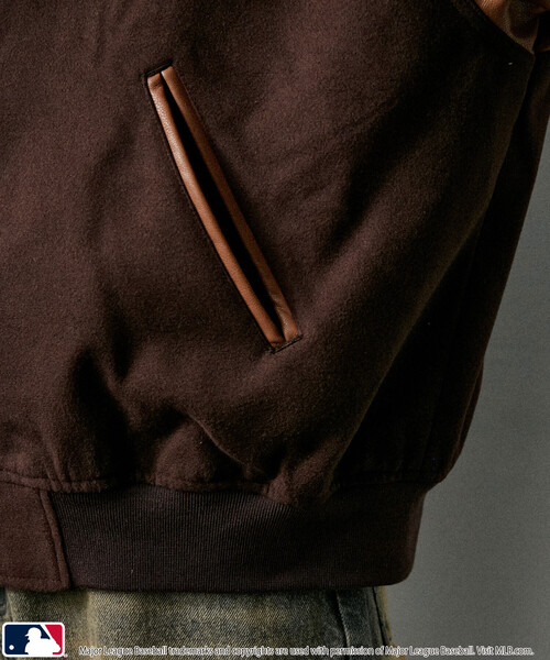 MLB（メジャーリーグベースボール）の「MLB/メジャーリーグベースボール 別注 STUDIUM JACKET/フェイクレザースタジャン(限定展開)（ブルゾン・メンズ・ブラック系その他2/ブラック系その他/ネイビー/ブラウン・SMALL/MEDIUM/LARGE）」の22枚目の写真