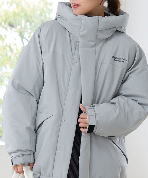 THE CRAFT CREW PRODUCTS（ザクラフトクループロダクツ）の「マルチファンクショナル ビッグシルエット ドローコード フードボリュームパディングブルゾン /  撥水・防風【THE CRAFT CREW PRODUCTS】（ダウンジャケット/コート・レディース・ライトカーキ/アイボリー/ブラック/グレイッシュベージュ・M/L）」の4枚目の写真