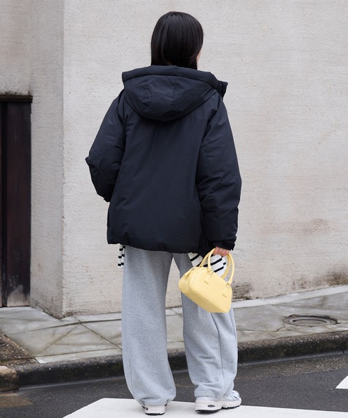 THE CRAFT CREW PRODUCTS（ザクラフトクループロダクツ）の「マルチファンクショナル ビッグシルエット ドローコード フードボリュームパディングブルゾン /  撥水・防風【THE CRAFT CREW PRODUCTS】（ダウンジャケット/コート・レディース・ライトカーキ/アイボリー/ブラック/グレイッシュベージュ・M/L）」の13枚目の写真