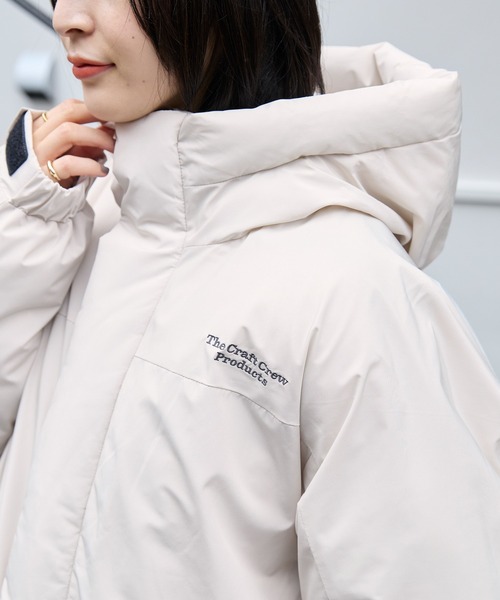 THE CRAFT CREW PRODUCTS（ザクラフトクループロダクツ）の「マルチファンクショナル ビッグシルエット ドローコード フードボリュームパディングブルゾン /  撥水・防風【THE CRAFT CREW PRODUCTS】（ダウンジャケット/コート・レディース・ライトカーキ/アイボリー/ブラック/グレイッシュベージュ・M/L）」の18枚目の写真