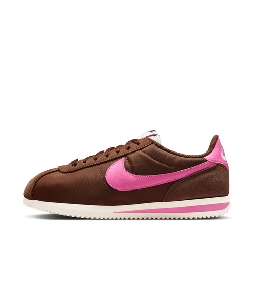 NIKE(ナイキ)の「W CORTEZ DZ2795-203(スニーカー・レディース・ブラウン・22.5cm/23.0cm/23.5cm/24.0cm/24.5cm/25.0cm/25.5cm/26.0cm/26.5cm/27.0cm/27.5cm/28.0cm/28.5cm/29.0cm)」の1枚目の写真