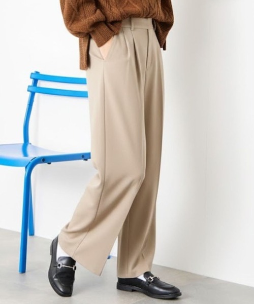 Mac-House(マックハウス)の「Idnes ストレッチストレートタックパンツ(その他パンツ・レディース・ライトグレー/ブラック/ベージュ・M/L)」の1枚目の写真