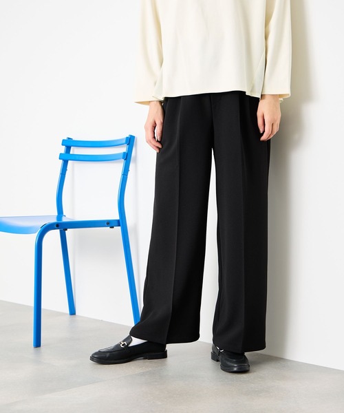 Mac-House(マックハウス)の「Idnes ストレッチストレートタックパンツ(その他パンツ・レディース・ライトグレー/ブラック/ベージュ・M/L)」の2枚目の写真