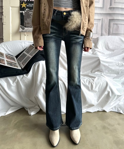 SHAGGIE(シャギー)の「ハイウエストセミフレアデニムパンツ(デニムパンツ・レディース・ブラック/ブルー・SMALL/MEDIUM/LARGE)」の1枚目の写真