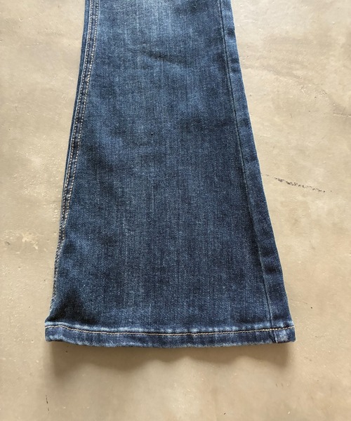 SHAGGIE(シャギー)の「ハイウエストセミフレアデニムパンツ(デニムパンツ・レディース・ブラック/ブルー・SMALL/MEDIUM/LARGE)」の15枚目の写真