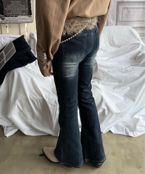 SHAGGIE(シャギー)の「ハイウエストセミフレアデニムパンツ(デニムパンツ・レディース・ブラック/ブルー・SMALL/MEDIUM/LARGE)」の5枚目の写真