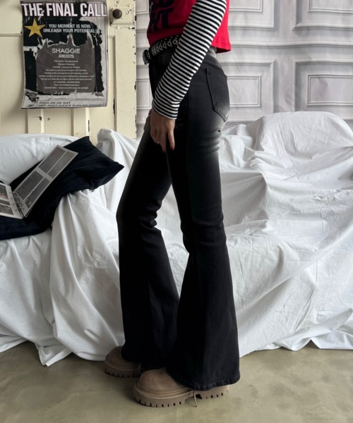 SHAGGIE(シャギー)の「ハイウエストセミフレアデニムパンツ(デニムパンツ・レディース・ブラック/ブルー・SMALL/MEDIUM/LARGE)」の19枚目の写真