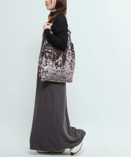 CONVERSE TOKYO（コンバーストウキョウ）の「2WAY CRUSHED VELOR SHOPPING TOTE BAG（トートバッグ・レディース・グレー/ブラウン・FREE）」の4枚目の写真