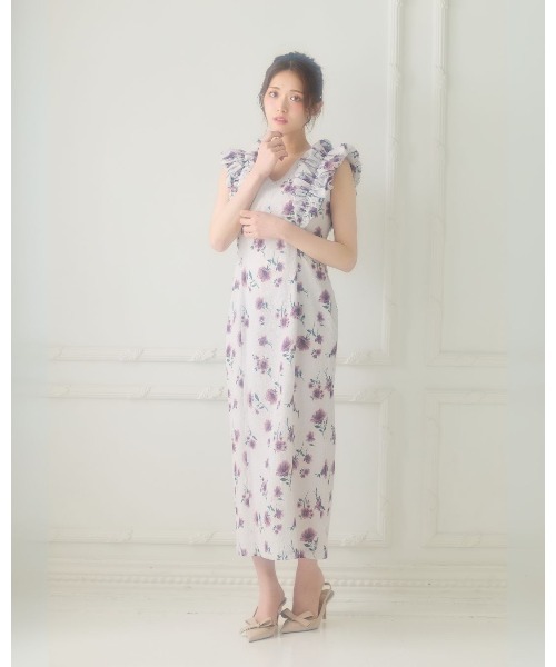 LANTINAM(ランティナム)の「Shoulder Frill I-line Dress(ワンピース・レディース・ライトベージュ/ブラック・SMALL/MEDIUM)」の1枚目の写真