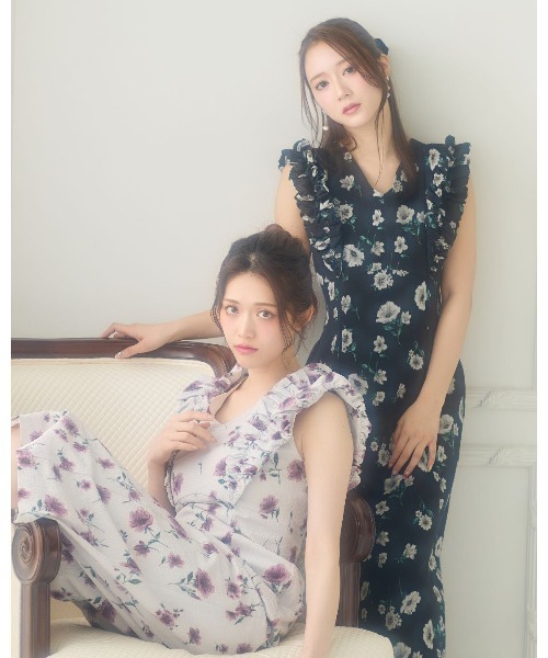 LANTINAM(ランティナム)の「Shoulder Frill I-line Dress(ワンピース・レディース・ライトベージュ/ブラック・SMALL/MEDIUM)」の2枚目の写真