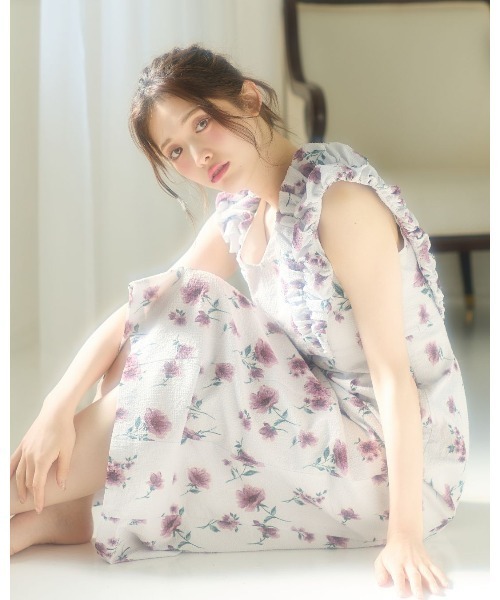 LANTINAM(ランティナム)の「Shoulder Frill I-line Dress(ワンピース・レディース・ライトベージュ/ブラック・SMALL/MEDIUM)」の6枚目の写真