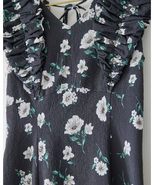 LANTINAM(ランティナム)の「Shoulder Frill I-line Dress(ワンピース・レディース・ライトベージュ/ブラック・SMALL/MEDIUM)」の17枚目の写真