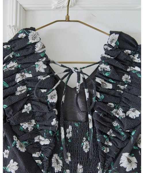 LANTINAM(ランティナム)の「Shoulder Frill I-line Dress(ワンピース・レディース・ライトベージュ/ブラック・SMALL/MEDIUM)」の18枚目の写真