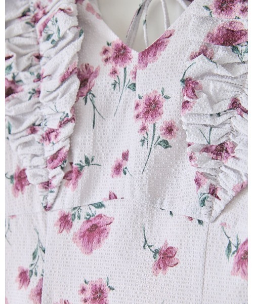 LANTINAM(ランティナム)の「Shoulder Frill I-line Dress(ワンピース・レディース・ライトベージュ/ブラック・SMALL/MEDIUM)」の15枚目の写真