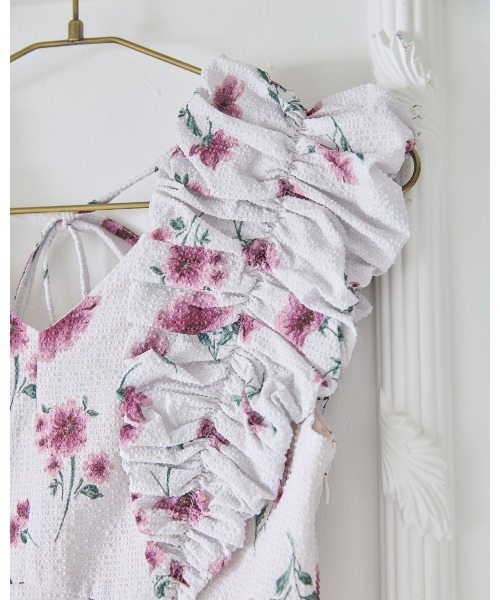 LANTINAM(ランティナム)の「Shoulder Frill I-line Dress(ワンピース・レディース・ライトベージュ/ブラック・SMALL/MEDIUM)」の14枚目の写真