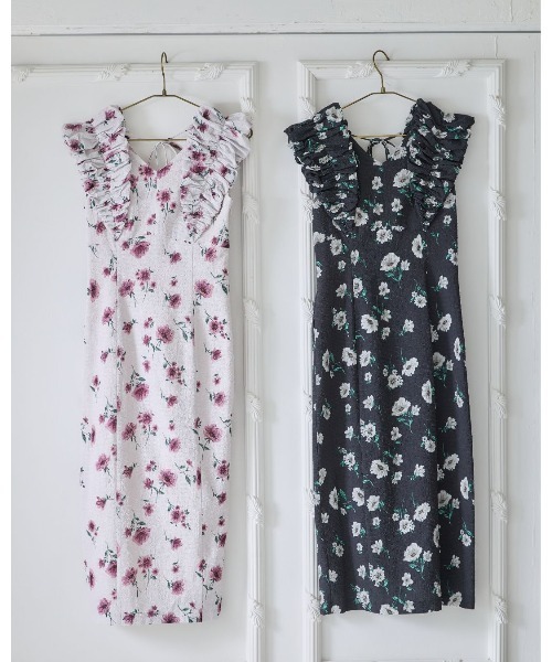 LANTINAM(ランティナム)の「Shoulder Frill I-line Dress(ワンピース・レディース・ライトベージュ/ブラック・SMALL/MEDIUM)」の12枚目の写真