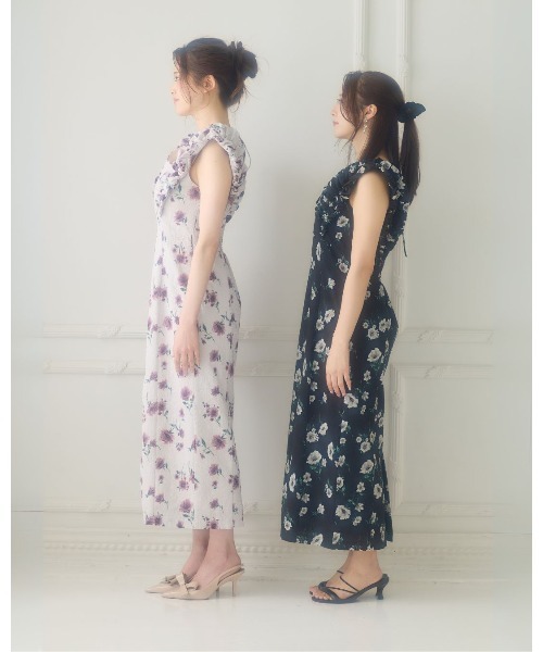 LANTINAM(ランティナム)の「Shoulder Frill I-line Dress(ワンピース・レディース・ライトベージュ/ブラック・SMALL/MEDIUM)」の9枚目の写真