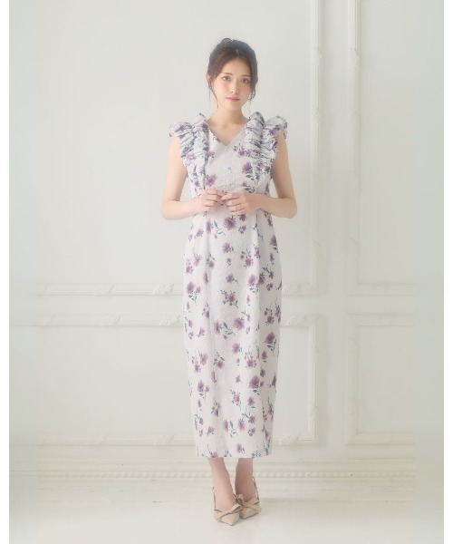 LANTINAM(ランティナム)の「Shoulder Frill I-line Dress(ワンピース・レディース・ライトベージュ/ブラック・SMALL/MEDIUM)」の3枚目の写真