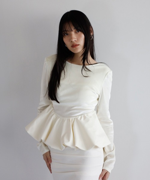 ENC（エンク）の「balloon velor docking back open padded pullover / カップ付きバルーンドッキングベロアバックオープンプルオーバー（Tシャツ/カットソー・レディース・アイボリー/ブラック・FREE）」の4枚目の写真