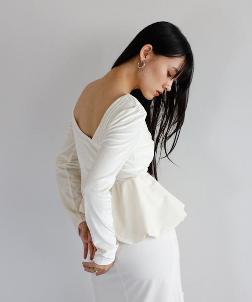 ENC（エンク）の「balloon velor docking back open padded pullover / カップ付きバルーンドッキングベロアバックオープンプルオーバー（Tシャツ/カットソー・レディース・アイボリー/ブラック・FREE）」の8枚目の写真