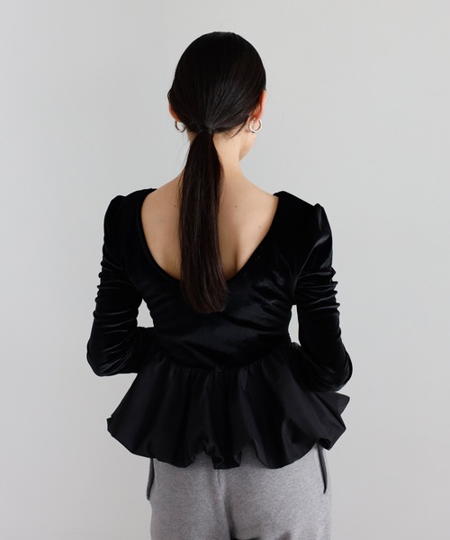 ENC（エンク）の「balloon velor docking back open padded pullover / カップ付きバルーンドッキングベロアバックオープンプルオーバー（Tシャツ/カットソー・レディース・アイボリー/ブラック・FREE）」の19枚目の写真