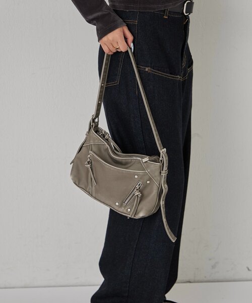 WHO'S WHO gallery(フーズフーギャラリー)の「VINTAGE ZIP BAG(ショルダーバッグ・レディース・ブラック/グレー・FREE)」の4枚目の写真