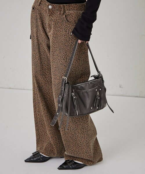 WHO'S WHO gallery(フーズフーギャラリー)の「VINTAGE ZIP BAG(ショルダーバッグ・レディース・ブラック/グレー・FREE)」の5枚目の写真