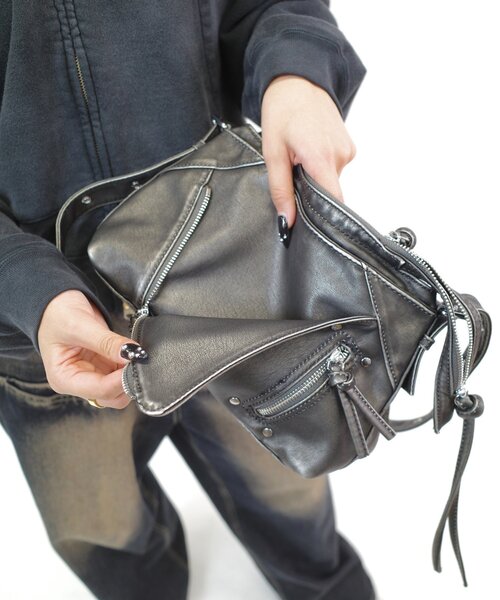 WHO'S WHO gallery(フーズフーギャラリー)の「VINTAGE ZIP BAG(ショルダーバッグ・レディース・ブラック/グレー・FREE)」の10枚目の写真