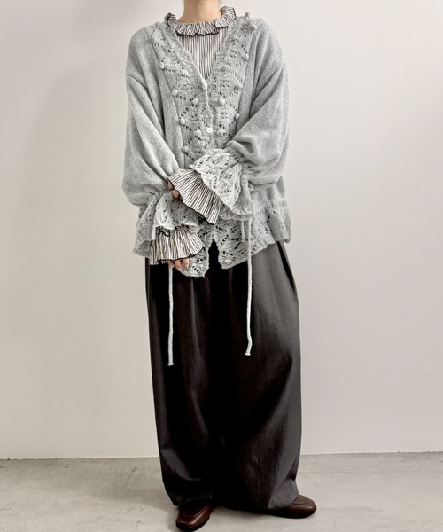 Libra Cue(リブラ キュー)の「フリルレースニットカーディガン(カーディガン/ボレロ・レディース・アイボリー/グレー/ブラック・FREE)」の11枚目の写真