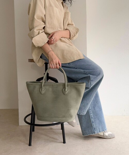 fredy emue（フレディエミュ）の「フェイクスエードパイピングトートバッグ（トートバッグ・レディース・ミント/ベージュ/ブラック・FREE）」の4枚目の写真