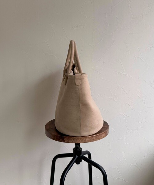 fredy emue（フレディエミュ）の「フェイクスエードパイピングトートバッグ（トートバッグ・レディース・ミント/ベージュ/ブラック・FREE）」の9枚目の写真