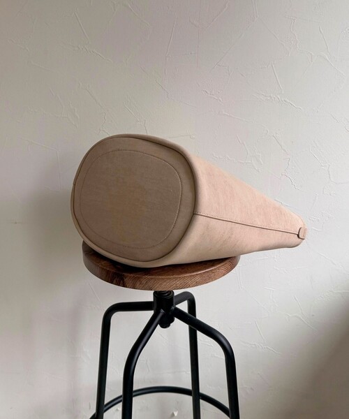 fredy emue（フレディエミュ）の「フェイクスエードパイピングトートバッグ（トートバッグ・レディース・ミント/ベージュ/ブラック・FREE）」の12枚目の写真