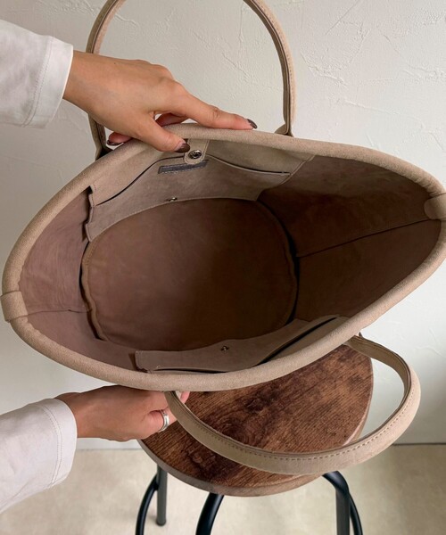 fredy emue（フレディエミュ）の「フェイクスエードパイピングトートバッグ（トートバッグ・レディース・ミント/ベージュ/ブラック・FREE）」の13枚目の写真