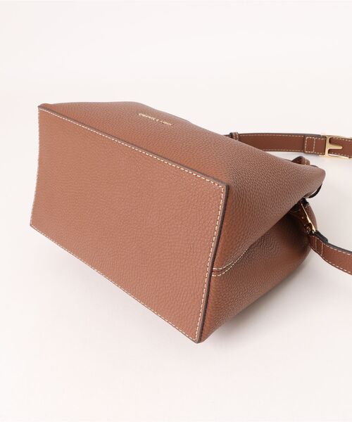 CHARLES & KEITH（チャールズ & キース）の「Chance チャンス メタリックアクセントバケットバッグ（ショルダーバッグ・レディース・カーキオリーブ/チョコ/ブラック/クリーム/ライトベージュ・M）」の16枚目の写真