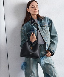 CHARLES & KEITH（チャールズ & キース）の「Chance チャンス メタリックアクセントバケットバッグ（ショルダーバッグ）」