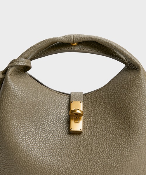 CHARLES & KEITH（チャールズ & キース）の「Chance チャンス メタリックアクセントバケットバッグ（ショルダーバッグ・レディース・カーキオリーブ/チョコ/ブラック/クリーム/ライトベージュ・M）」の21枚目の写真