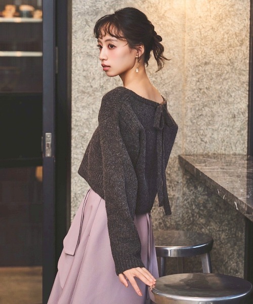 SWINGLE（スウィングル）の「バックリボンニットプルオーバー（ニット/セーター・レディース・ブラウン/オフホワイト/ボルドー・FREE）」の8枚目の写真