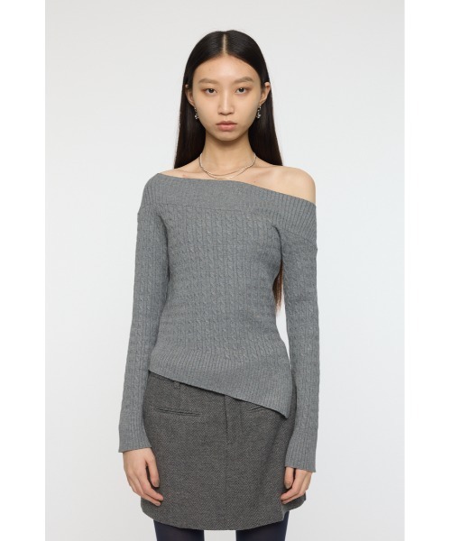 MOUSSY（マウジー）の「ASYMMETRY SHOULDER CABLE ニット（ニット/セーター・レディース・杢グレー/オフホワイト/ダークネイビー/レッド・FREE）」の3枚目の写真