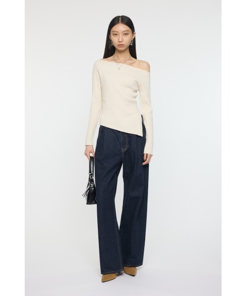 MOUSSY（マウジー）の「ASYMMETRY SHOULDER CABLE ニット（ニット/セーター・レディース・杢グレー/オフホワイト/ダークネイビー/レッド・FREE）」の6枚目の写真