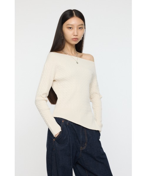MOUSSY（マウジー）の「ASYMMETRY SHOULDER CABLE ニット（ニット/セーター・レディース・杢グレー/オフホワイト/ダークネイビー/レッド・FREE）」の9枚目の写真