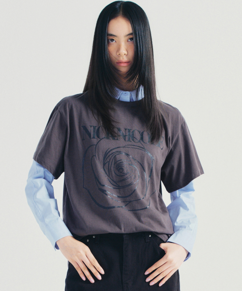 NICK&NICOLE(ニックアンドニコール)の「BIG ROSE SLEEVE TOP_CHARCOAL BLACK(Tシャツ/カットソー・レディース・その他・FREE)」の2枚目の写真
