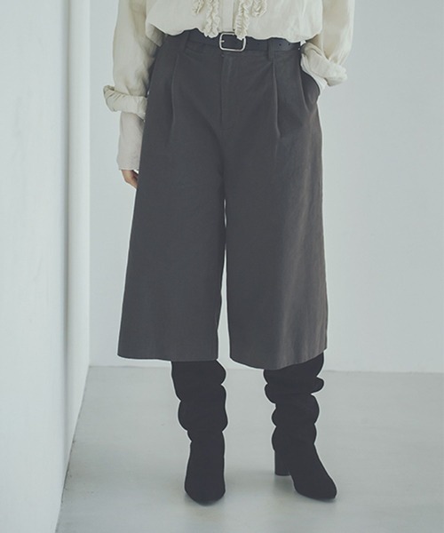 studio CLIP（スタディオクリップ）の「《natural by clip》モールスキンクロップドパンツ（その他パンツ・レディース・チャコールグレー/ライトブラウン・FREE）」の2枚目の写真