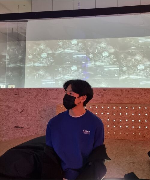TRILLION(トリリオン)の「カラーグラデーションオーバーフィットマンツーマンTR9SMT001(BLUE)(スウェット・メンズ・その他・MEDIUM/LARGE/X-LARGE)」の3枚目の写真