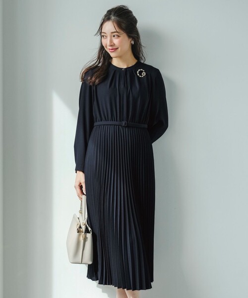 ANY SIS(エニィスィス)の「ノーブルプリーツ ワンピース(ワンピース・レディース・ベージュ系/ネイビー系・X-SMALL)」の2枚目の写真