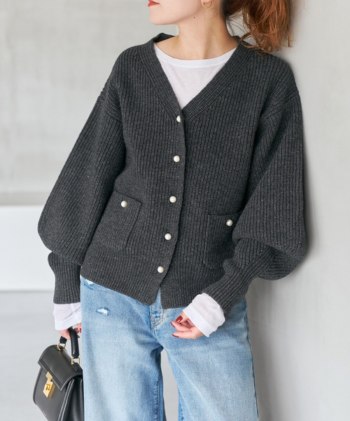 Spick & Span（スピックアンドスパン）の「《WEB限定》パール畦ニットカーディガン（カーディガン/ボレロ・レディース・ホワイト/チャコールグレー・FREE）」の2枚目の写真