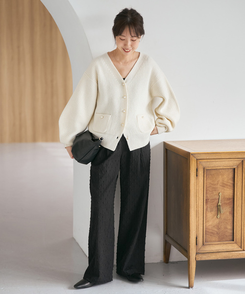 Spick & Span（スピックアンドスパン）の「《WEB限定》パール畦ニットカーディガン（カーディガン/ボレロ・レディース・ホワイト/チャコールグレー・FREE）」の5枚目の写真